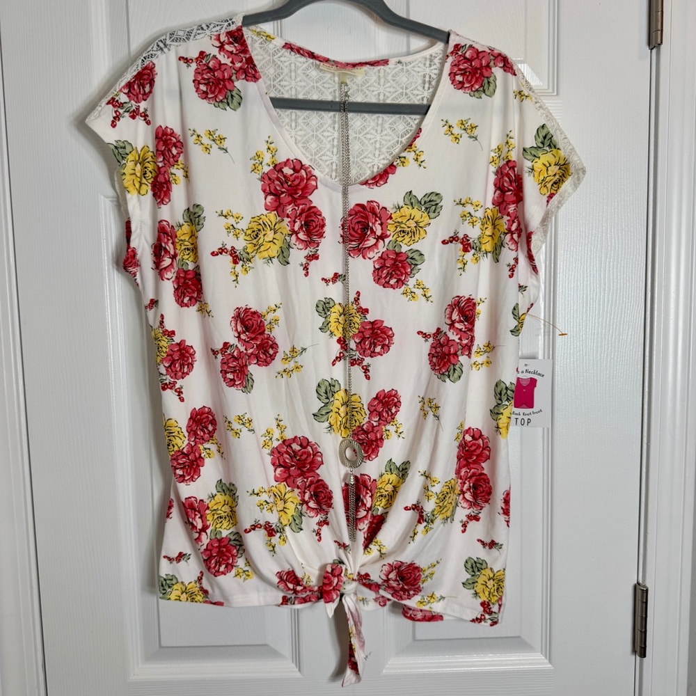 NWT. Bobbie Brooks floral tie-front top 2X with lace sleeves and necklace.